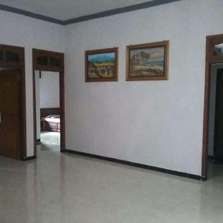 Hotel NGEBEL INDAH Exterior foto